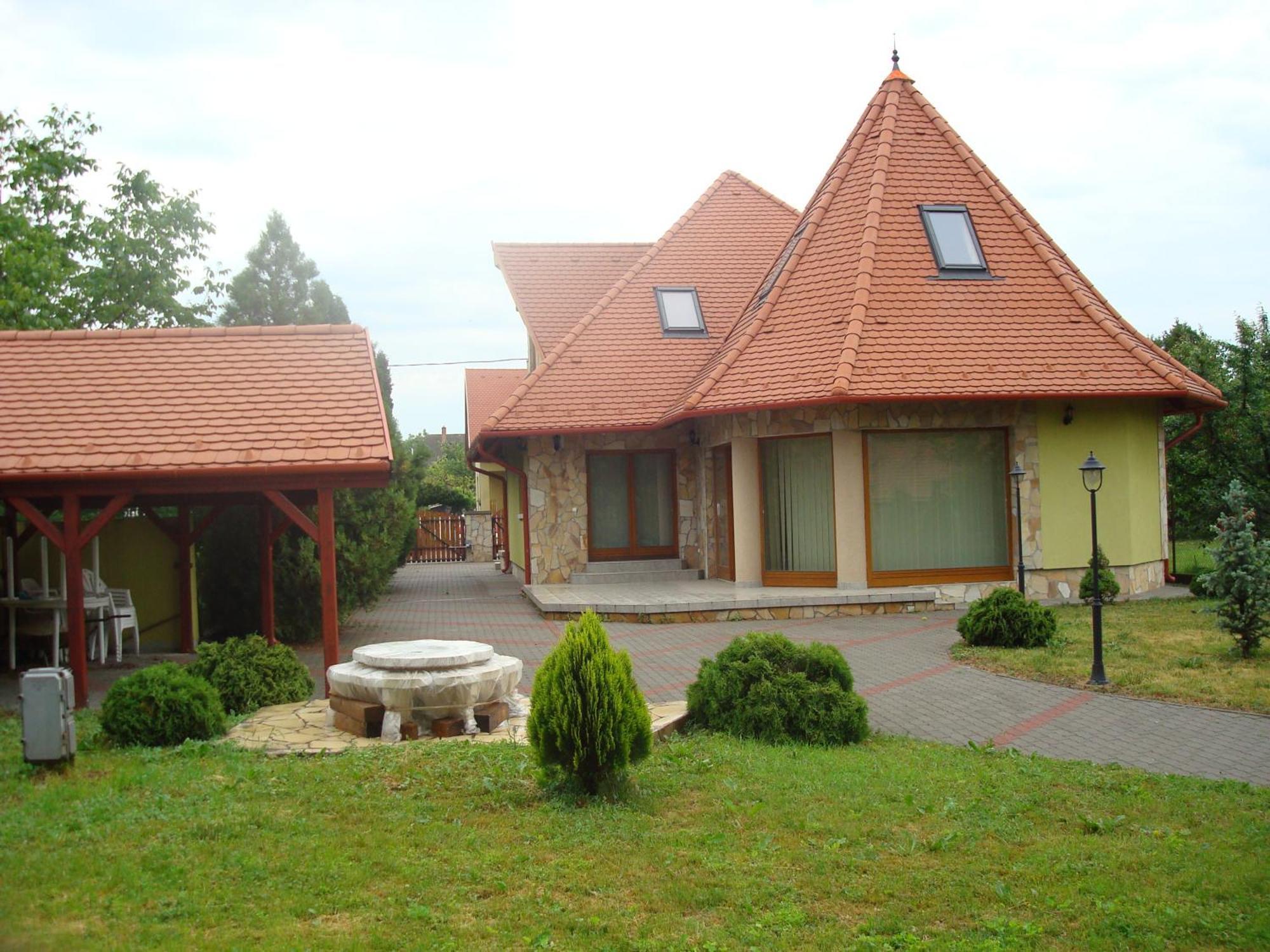 Hotel Holdfeny Kapolnasnyek Exterior photo