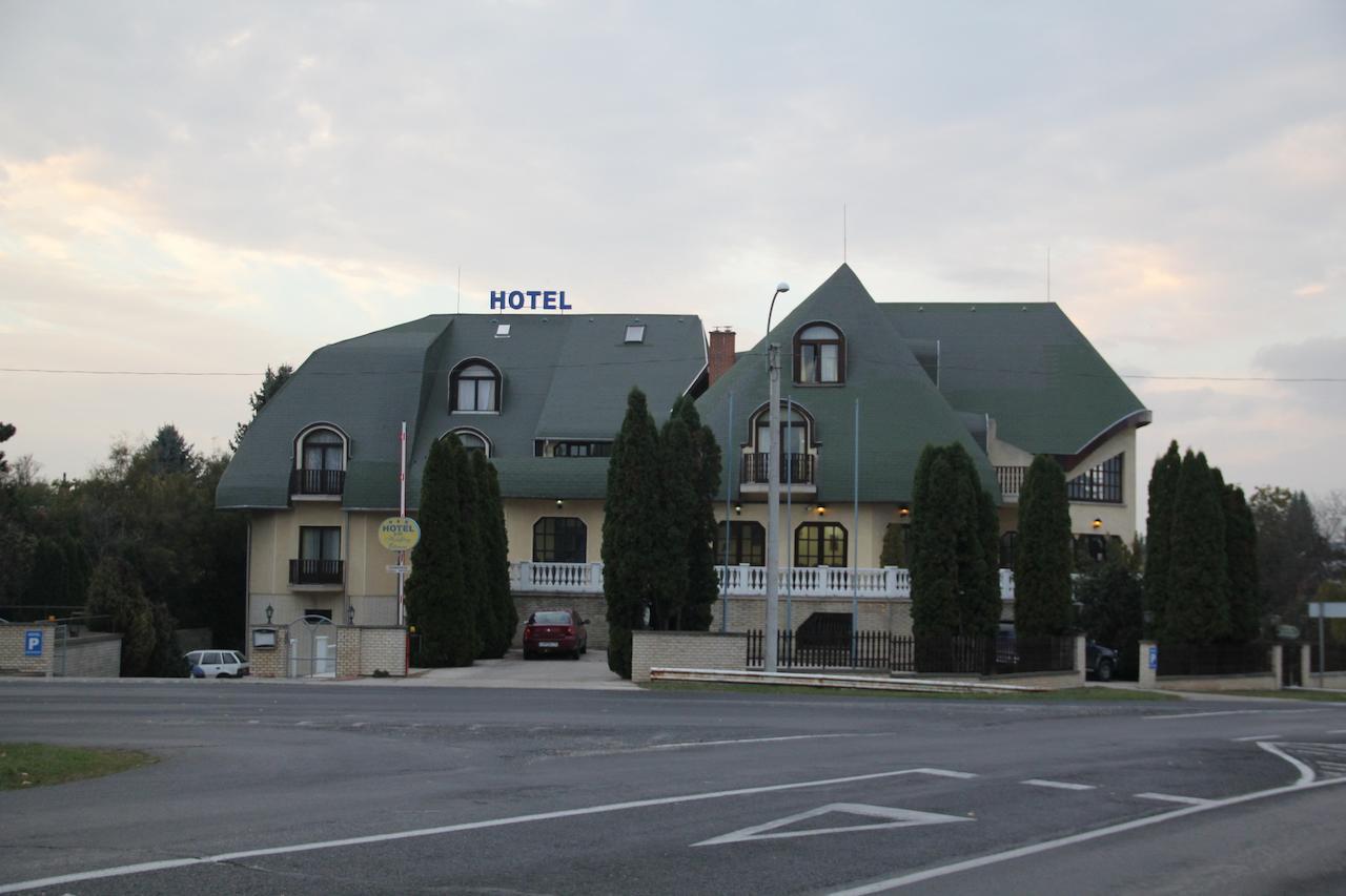 Hotel Holdfeny Kapolnasnyek Exterior photo